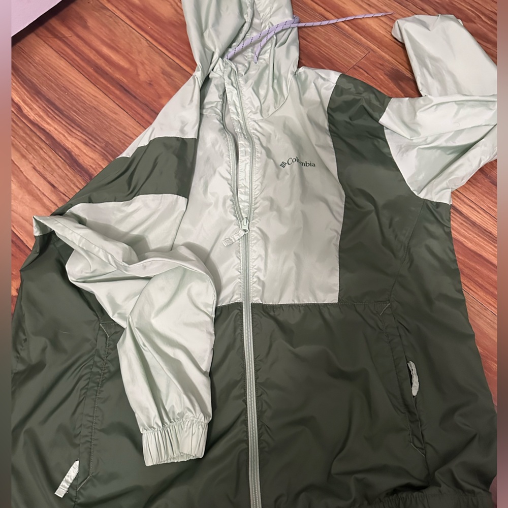 Columbia Light and Dark Green Windbreaker Jacket